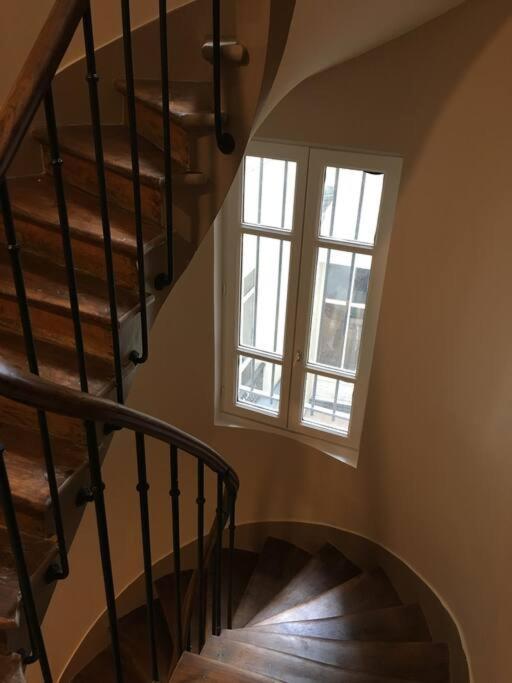 Apartment Terraced In Montmartre *