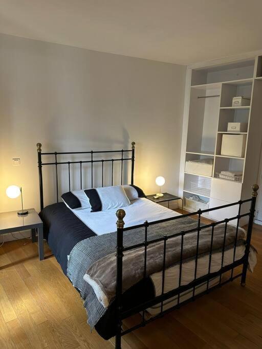 Apartment Terraced In Montmartre Paris