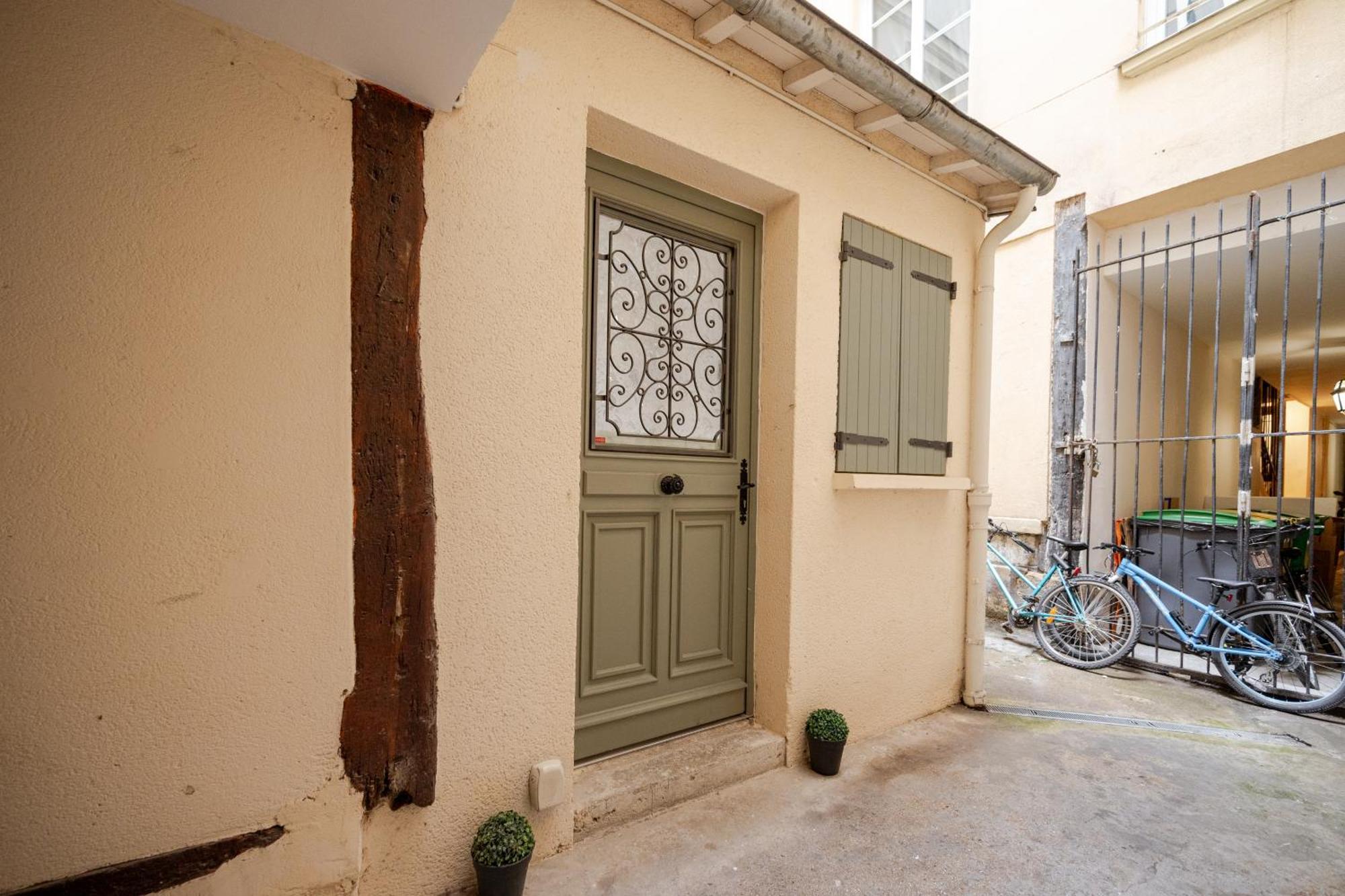 Appartement Superb Tiny House In Heart Of 1st! *