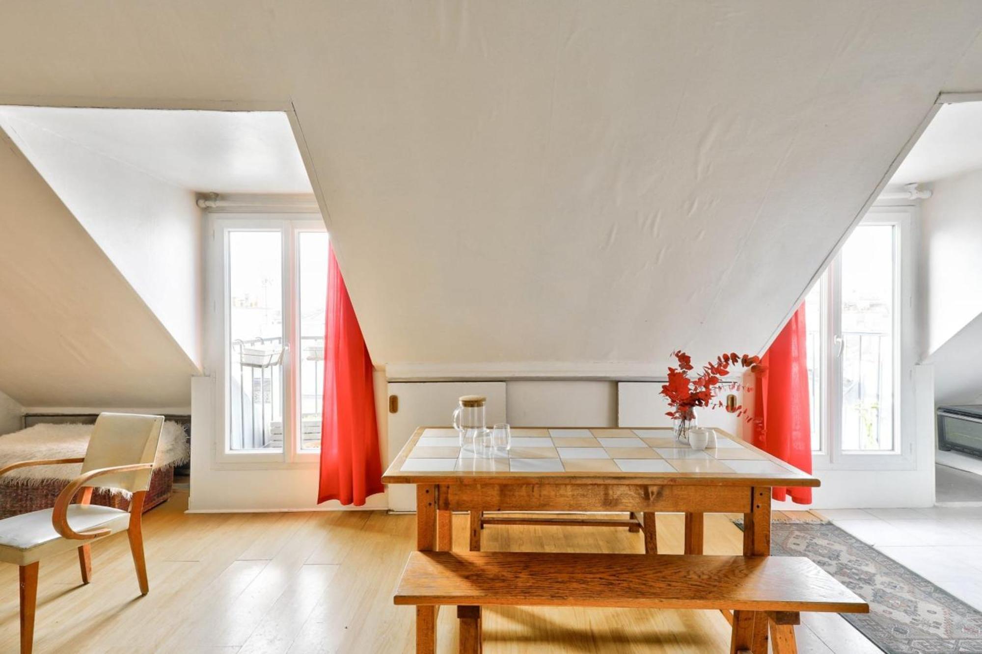 Appartement Cosy Under The Roofs Of Paris