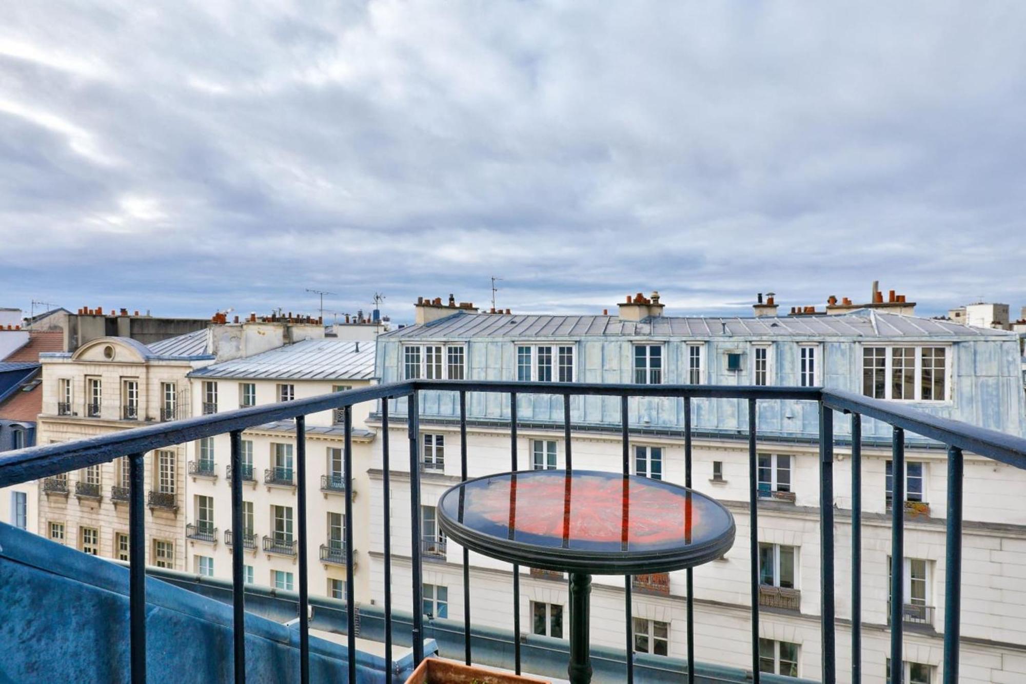 Appartement Cosy Under The Roofs Of Paris