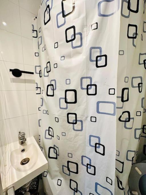 Anime Et Nifty A Paris/denfert Rochereau Apartment