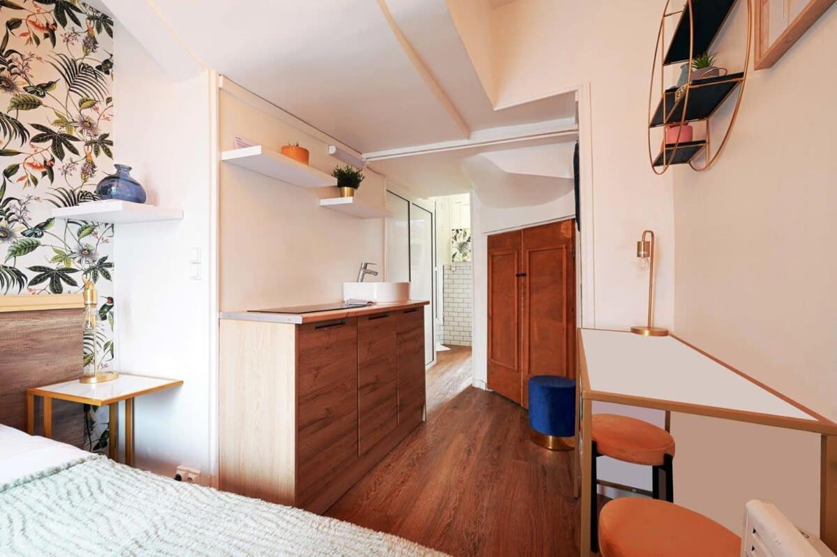 Updated In The Heart Of The Bustling Le Marais District Apartment