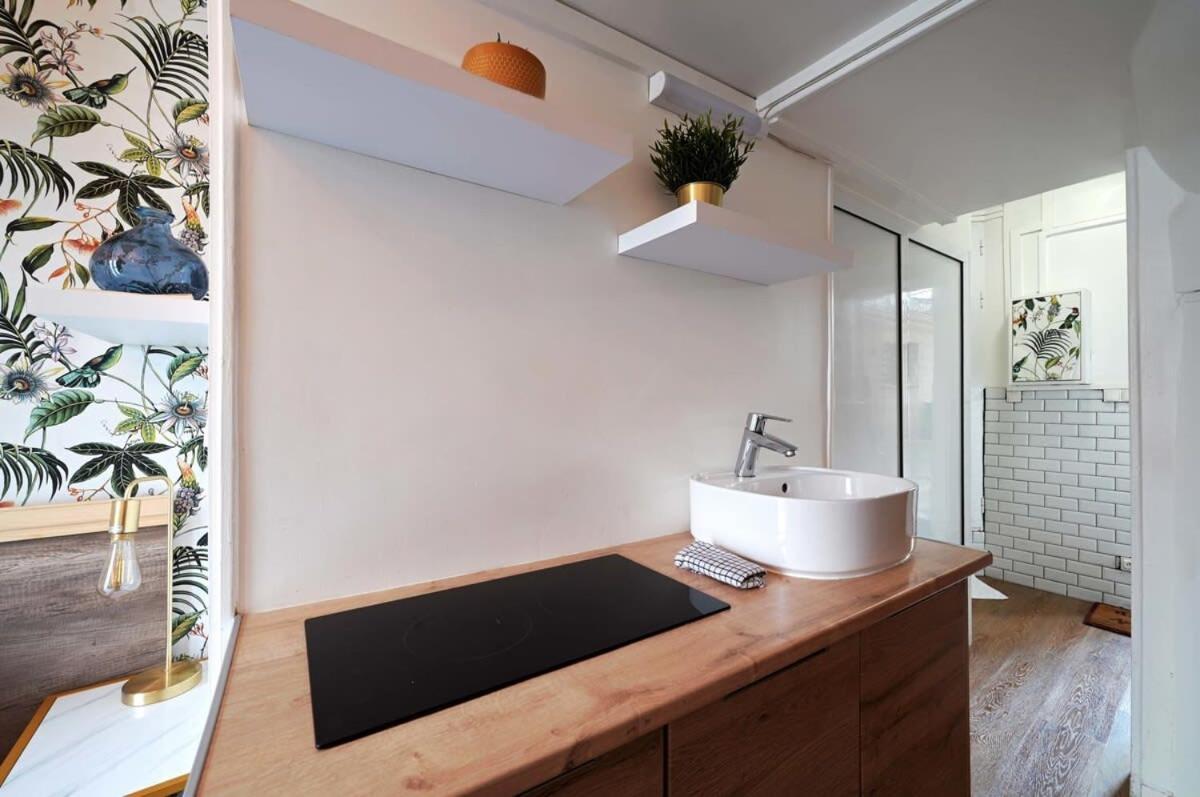 Updated In The Heart Of The Bustling Le Marais District Apartment