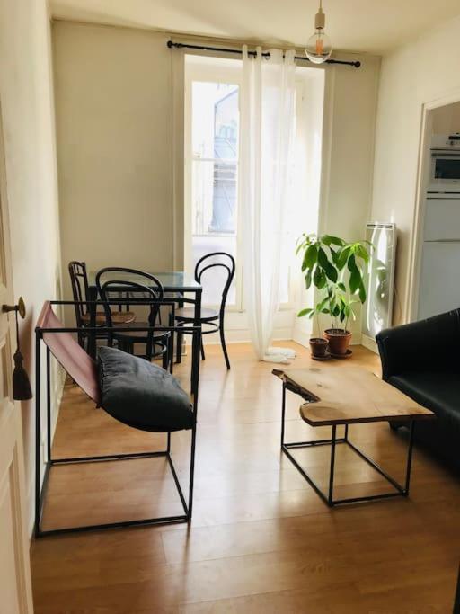 Flat In Appartement Paris