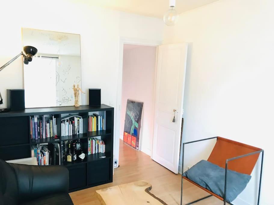 Flat In Appartement Paris
