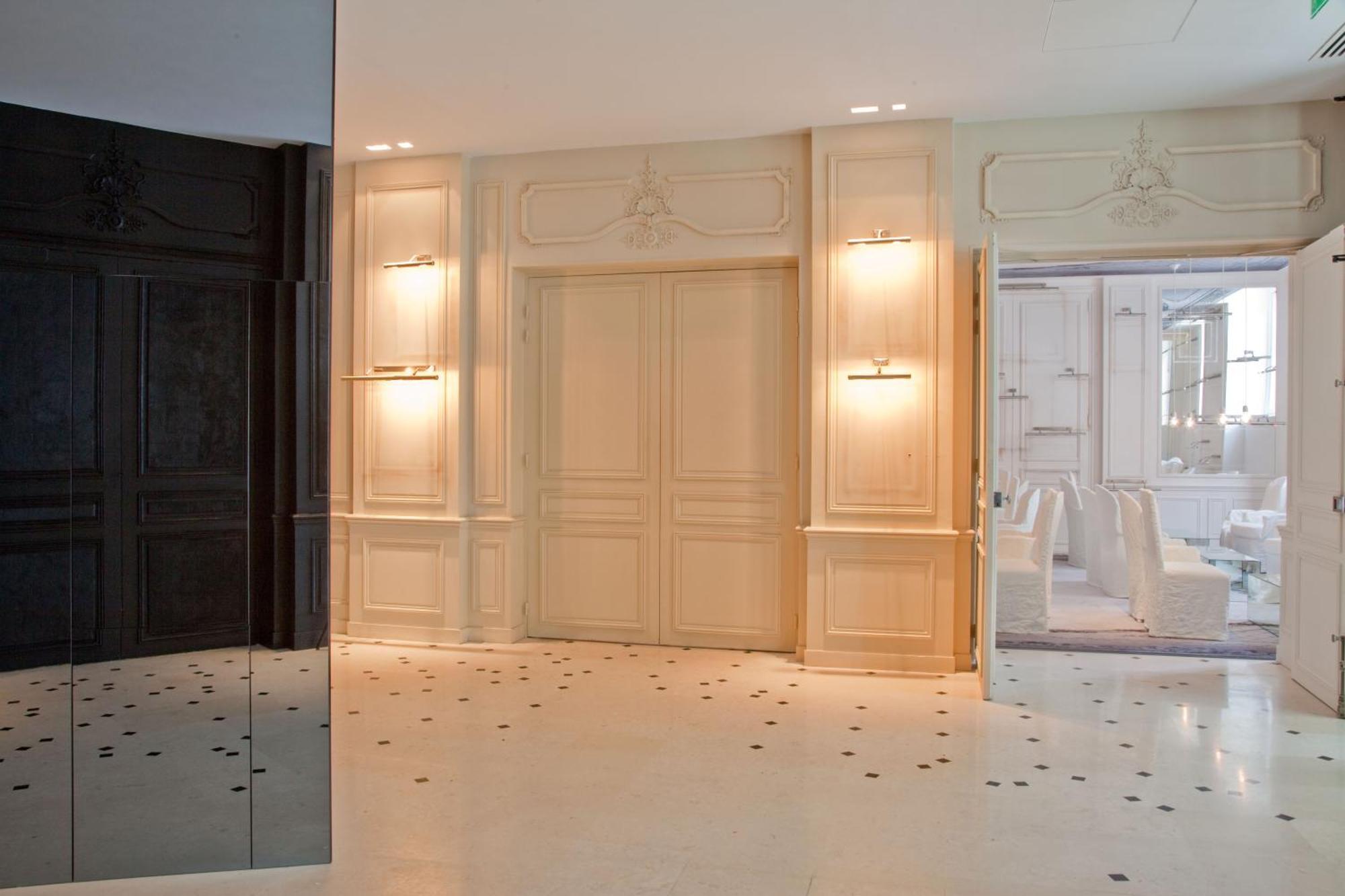Hotel La Maison Champs Elysees Paris