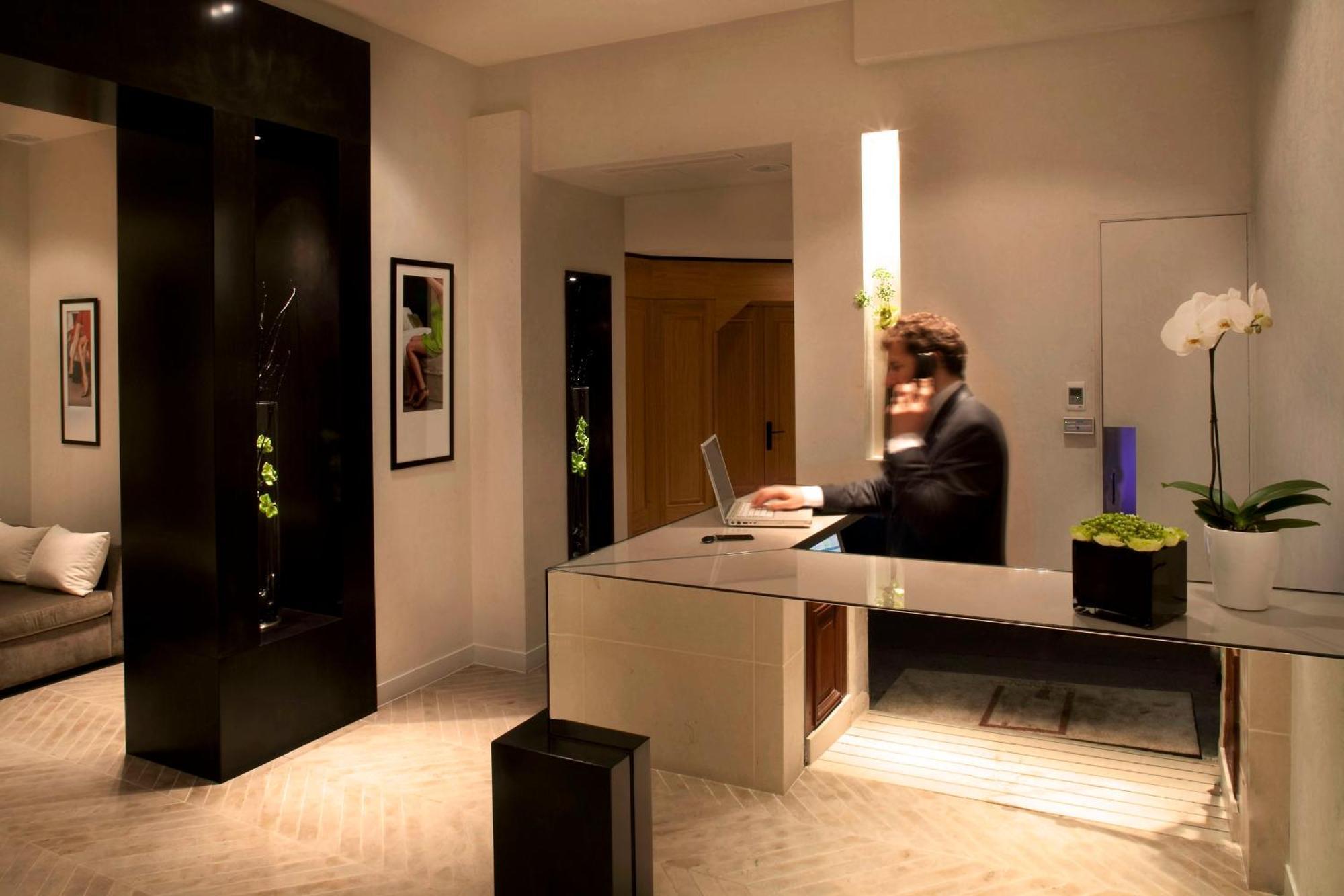 Hotel Marceau Champs-elysées