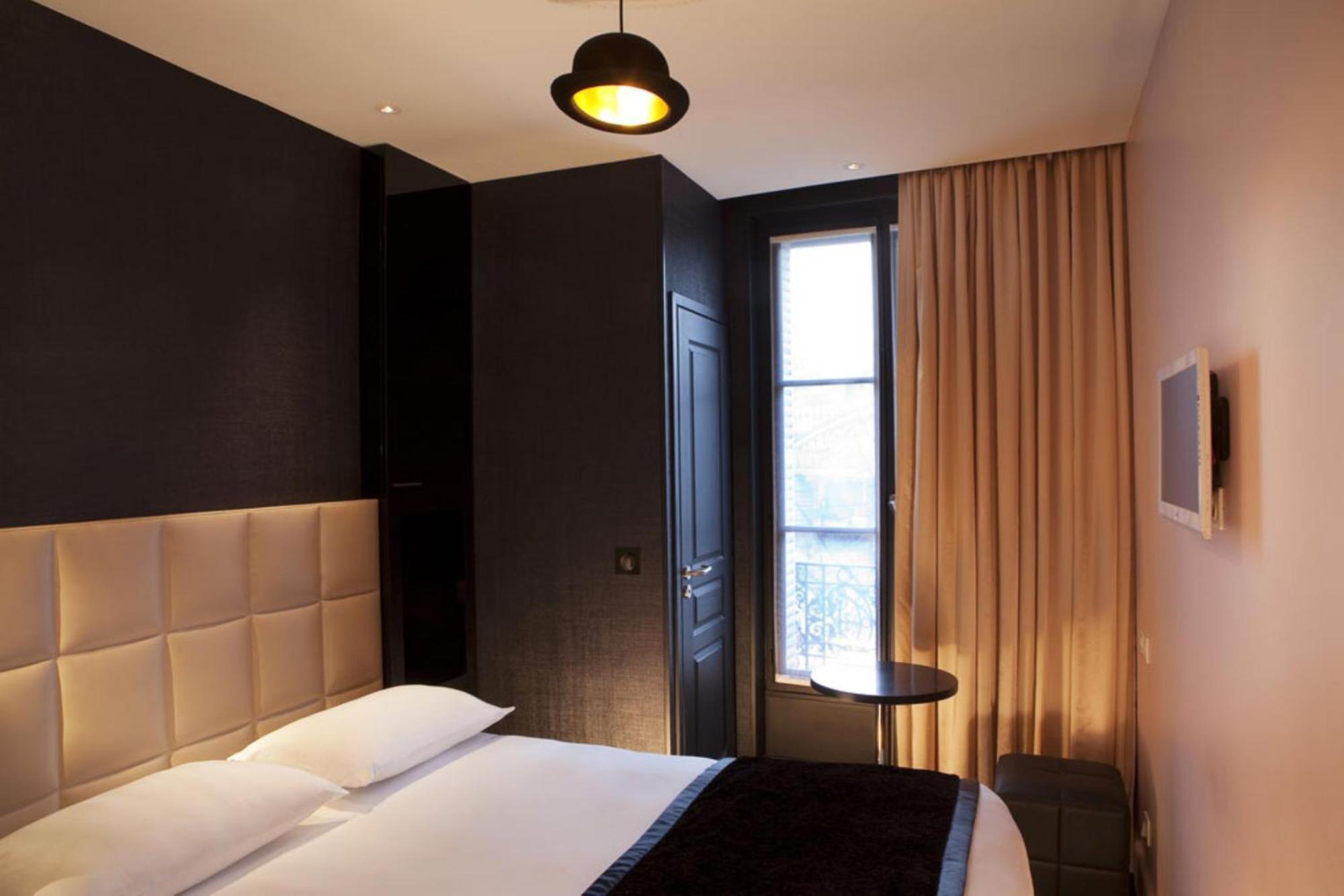 Hotel First Tour Eiffel 4*