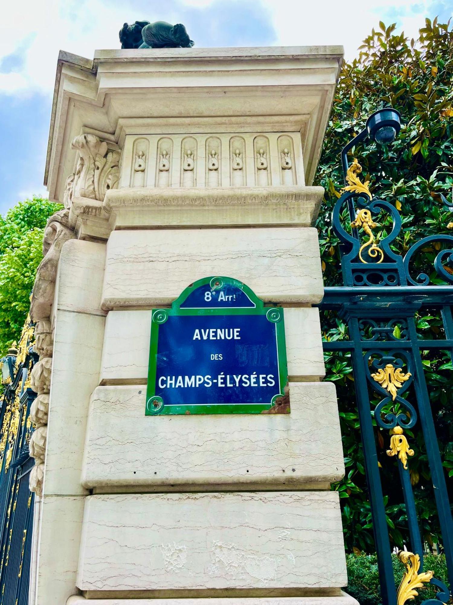 Pres Des Champs-elysees
