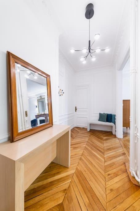 Apartment Haussmannian Apartment, Near Champs-elysees *