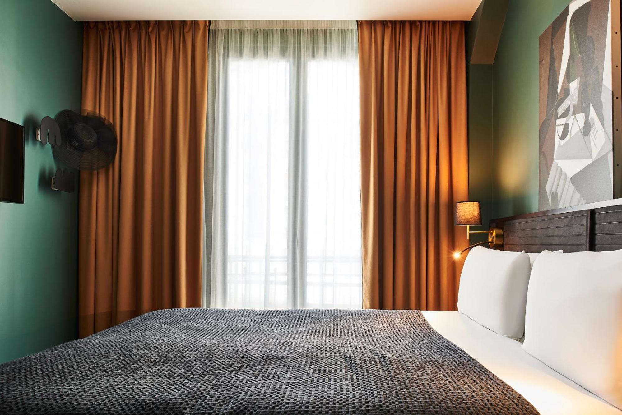 Hotel Mercure Tour Eiffel Pont Mirabeau 4*