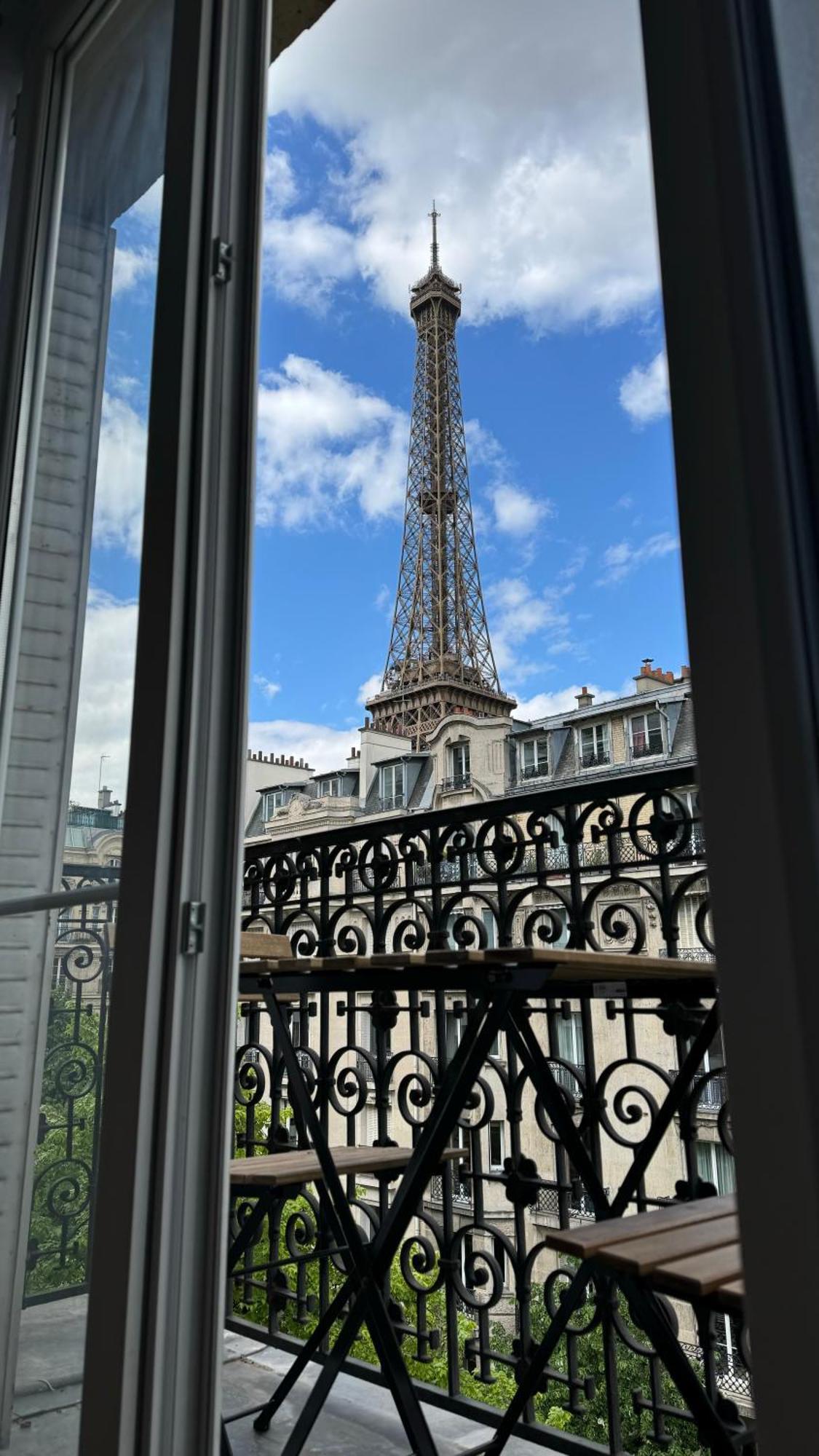 Tour Eiffel 120 M2 Apartment
