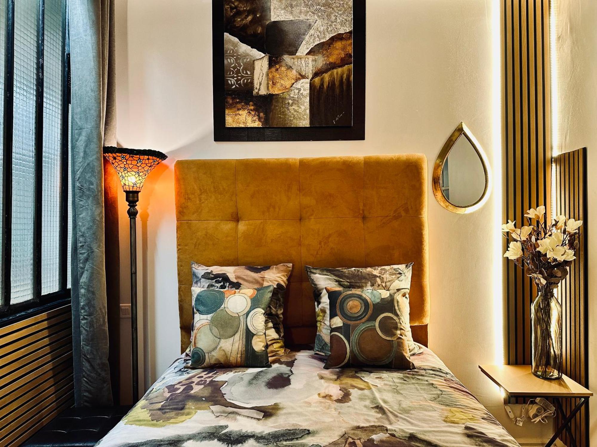 Apartment Design By Kenzo Near Notre Dame *