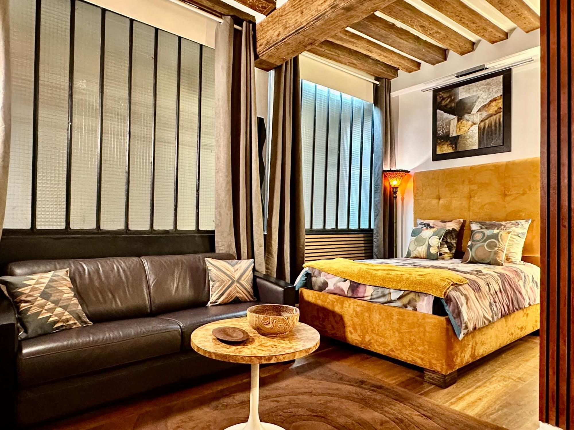 Apartment Design By Kenzo Near Notre Dame Paris