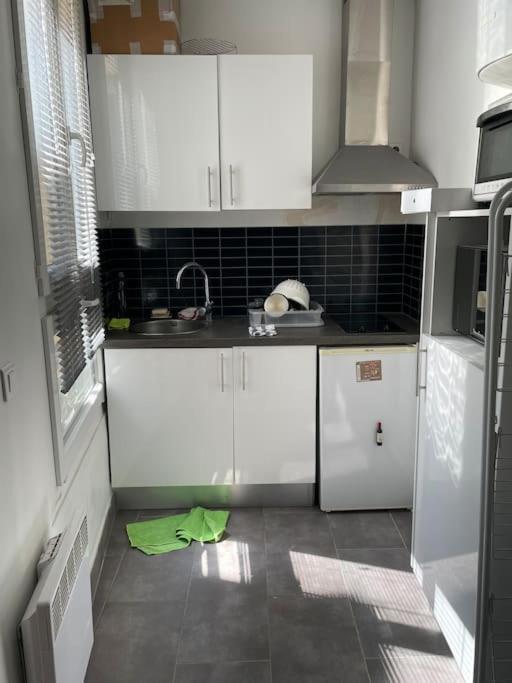 Appartement 8th, Bright, Very Good Location Paris