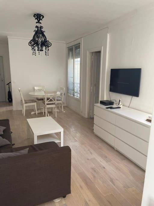 8th, Bright, Very Good Location Appartement Paris