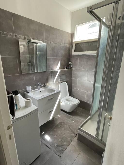 Appartement 8th, Bright, Very Good Location *