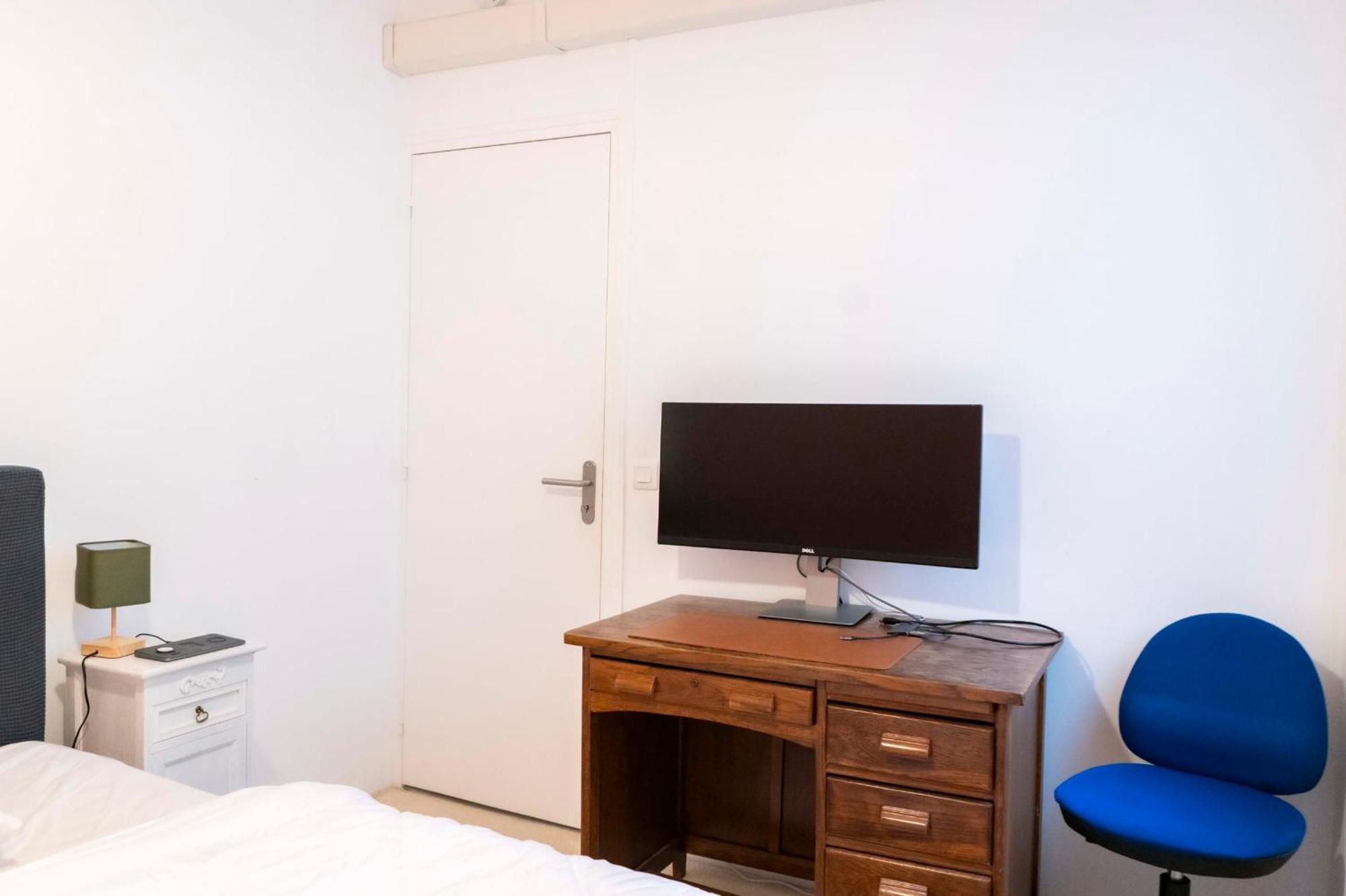 Quiet And Charming 30 M Apartment Paris