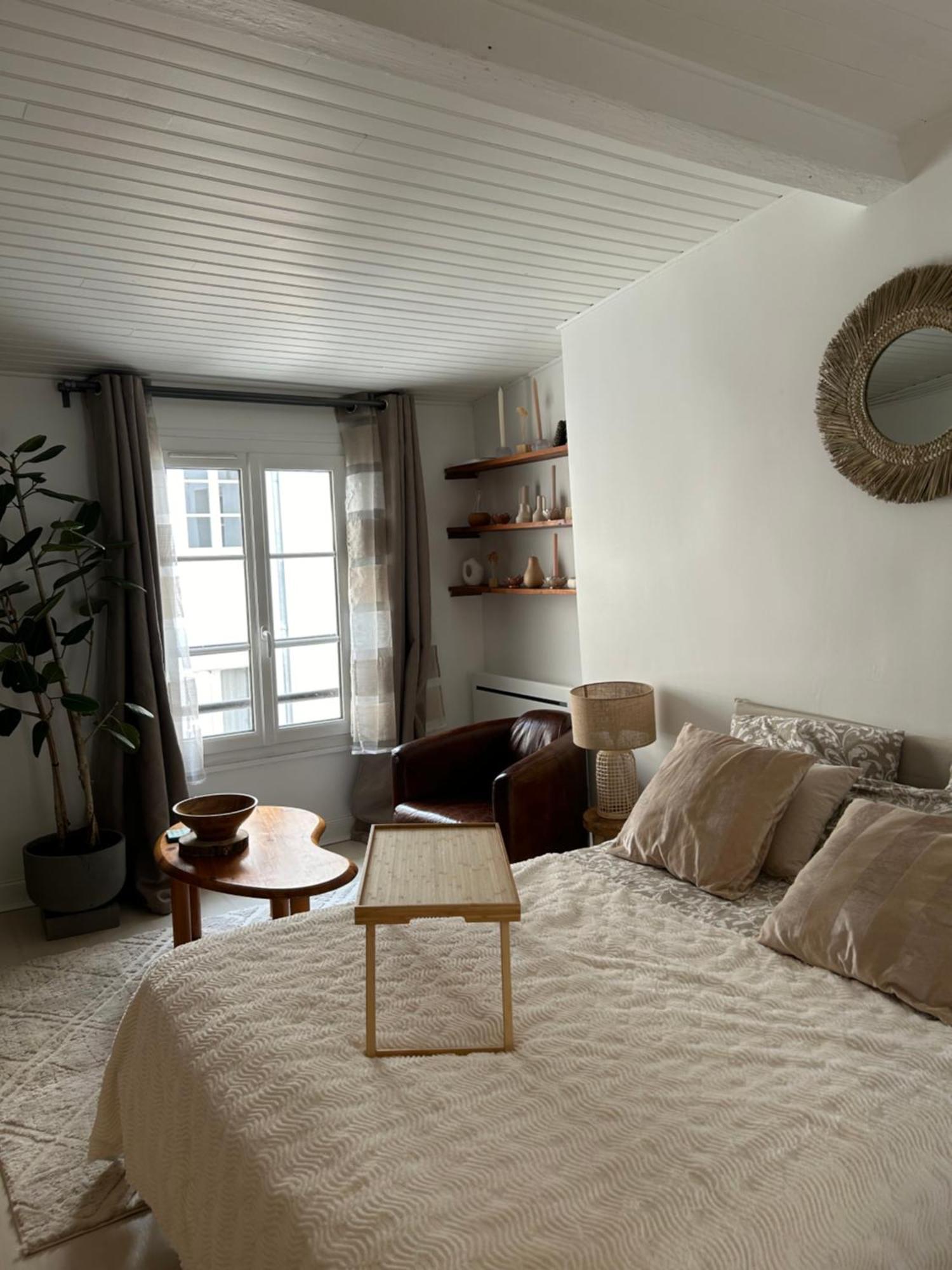 Grand Studio Entierement Renove Au Coeur De Appartement Paris