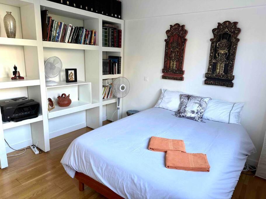 Couette-café Private Bedroom 2 Near Eiffel Tower, Saint Germain *