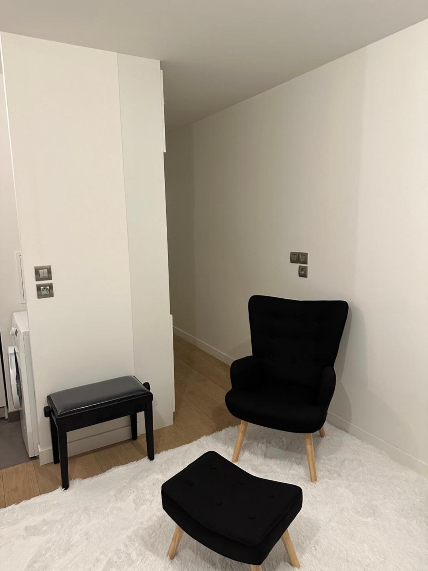 New Upscale 1 Bedroom Appartement