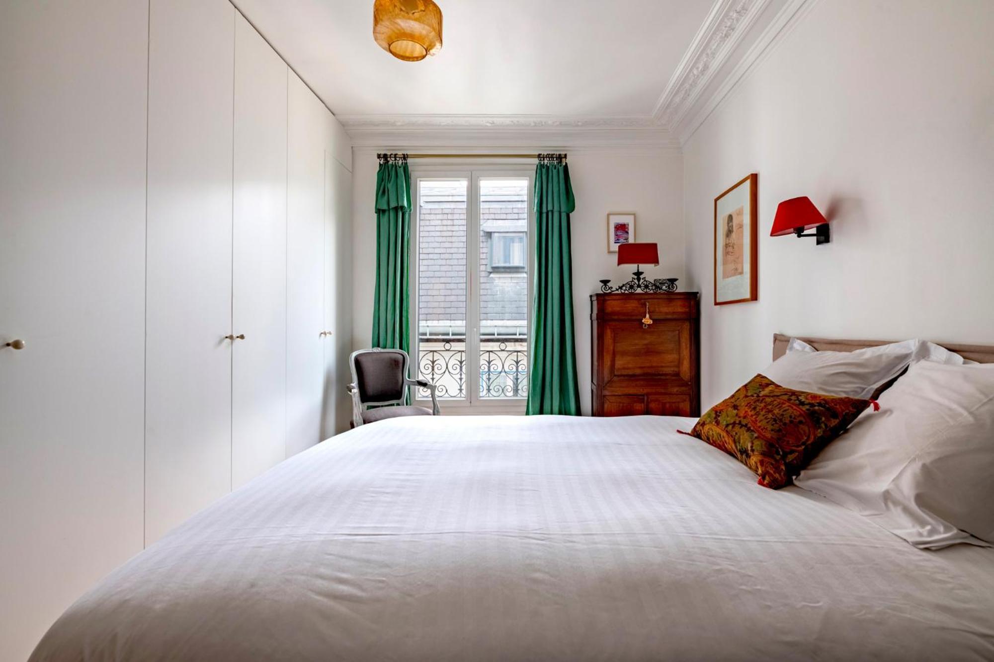 Apartment Veeve - The Hopeful Romantic Paris