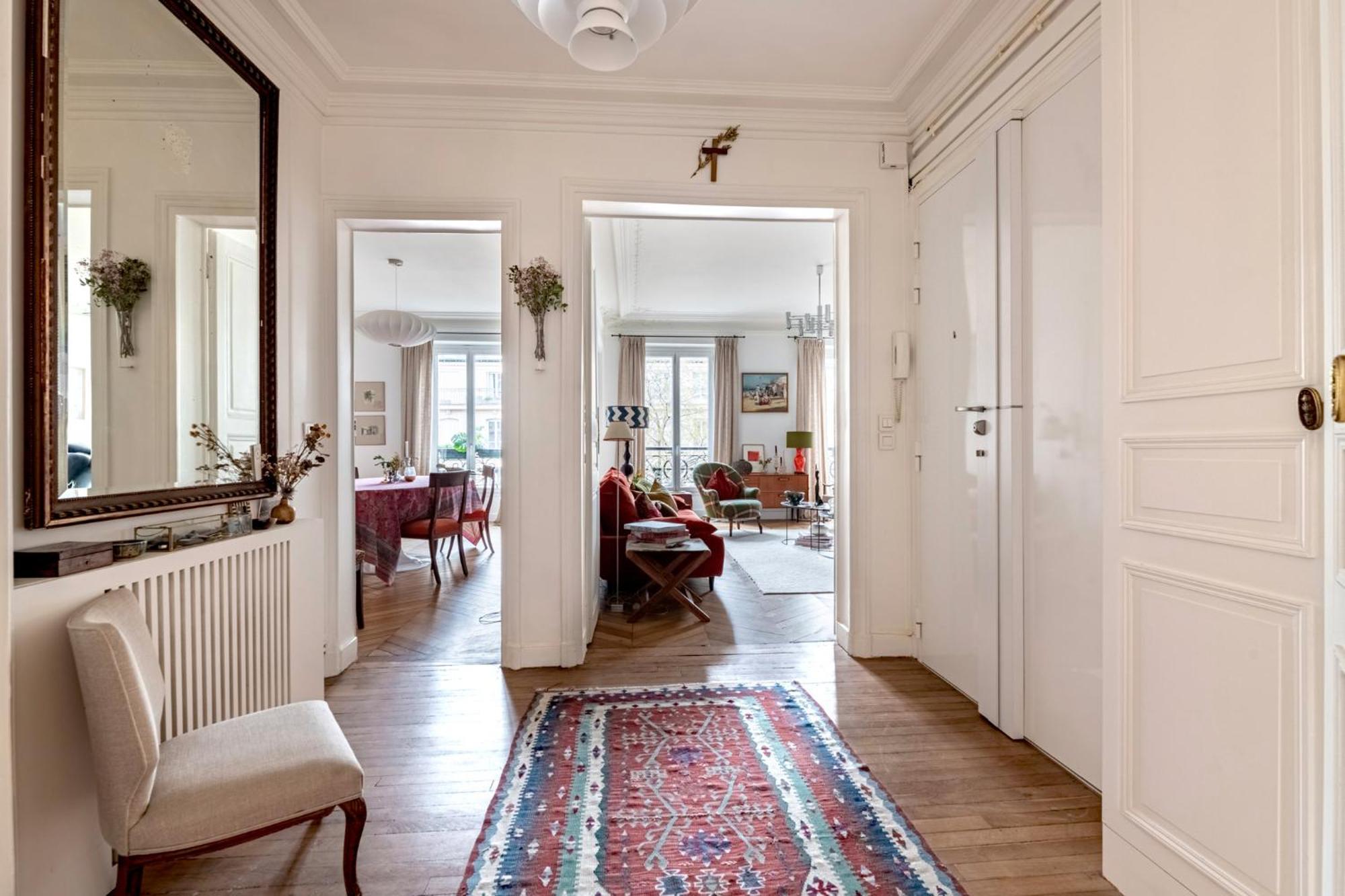 Veeve - The Hopeful Romantic Apartment Paris