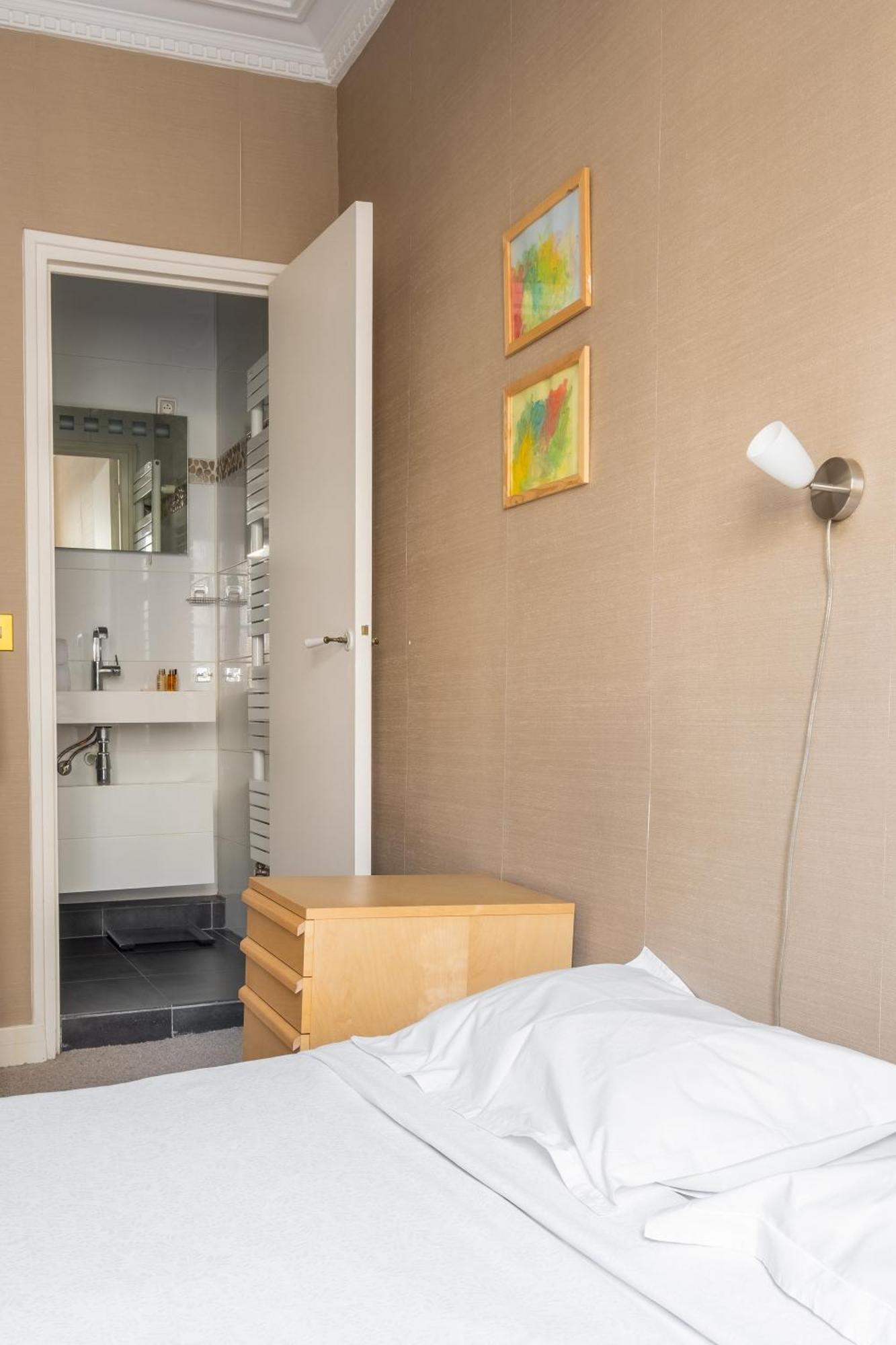 Veeve - Peaches Of Appartement Paris