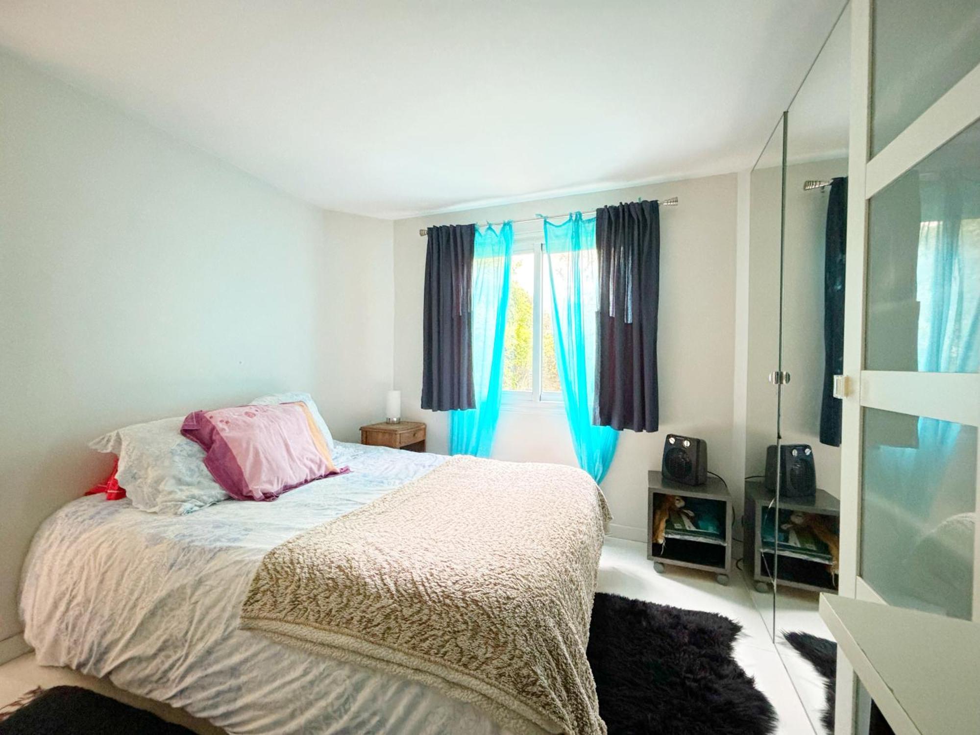 Appartement Grand Avec Jardin Privatif A *