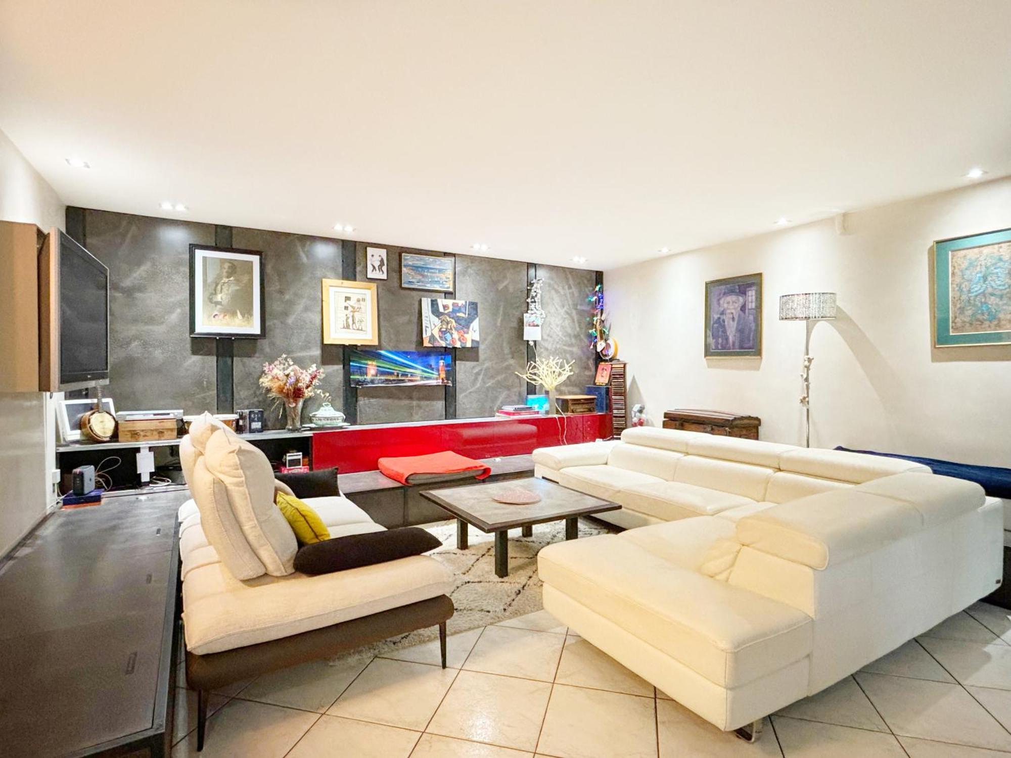 Grand Avec Jardin Privatif A Appartement