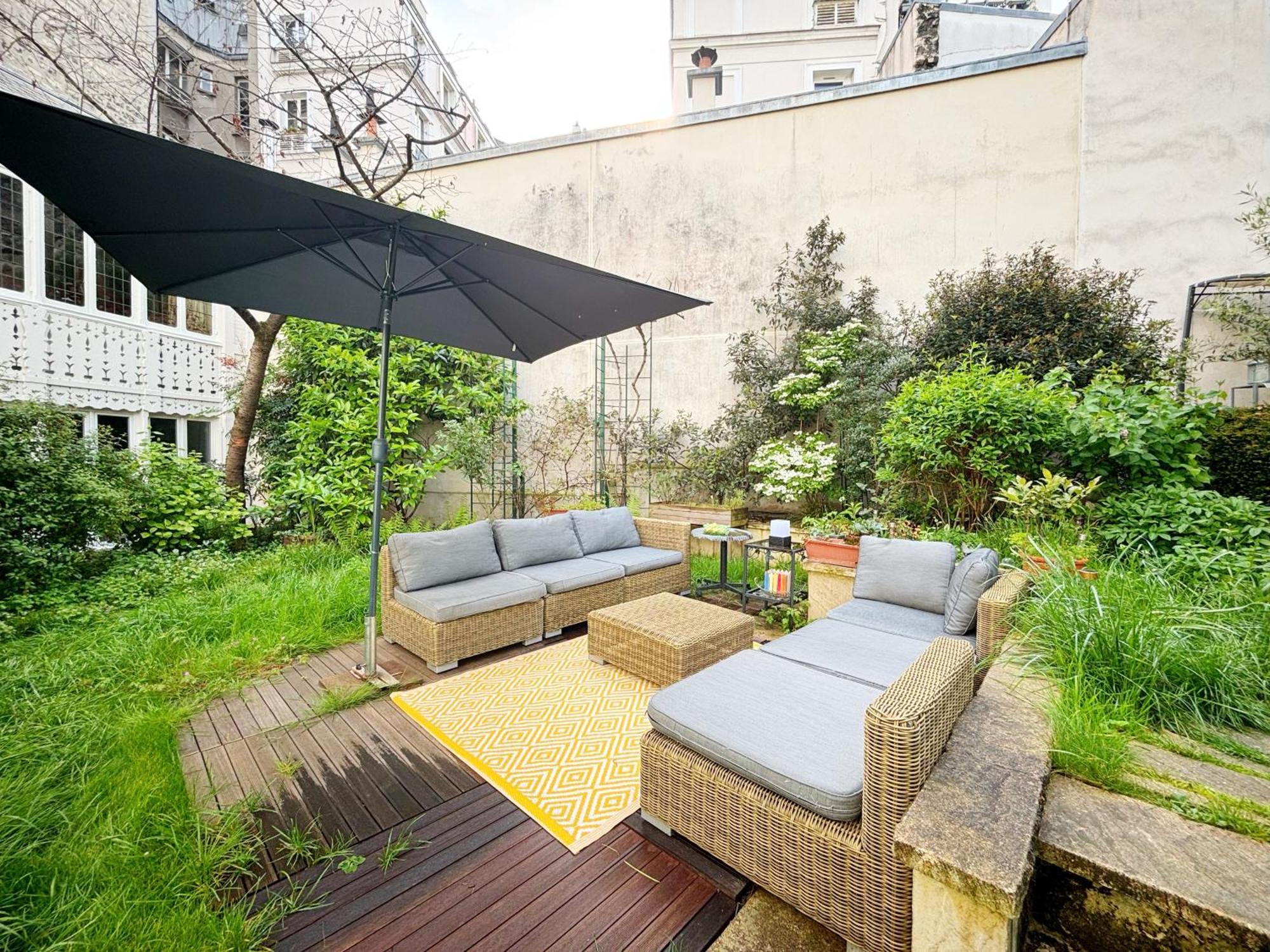 Appartement Grand Avec Jardin Privatif A