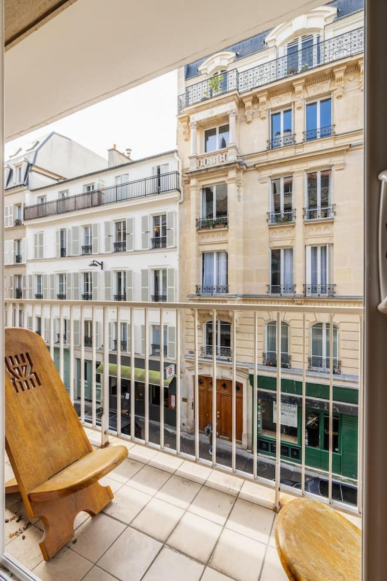 Private Bedroom 1 Near Eiffel Tower, Saint Germain Couette-café *