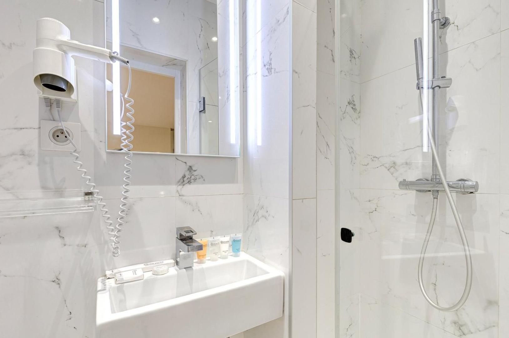 296 Ponceau - Superb In Apartment *