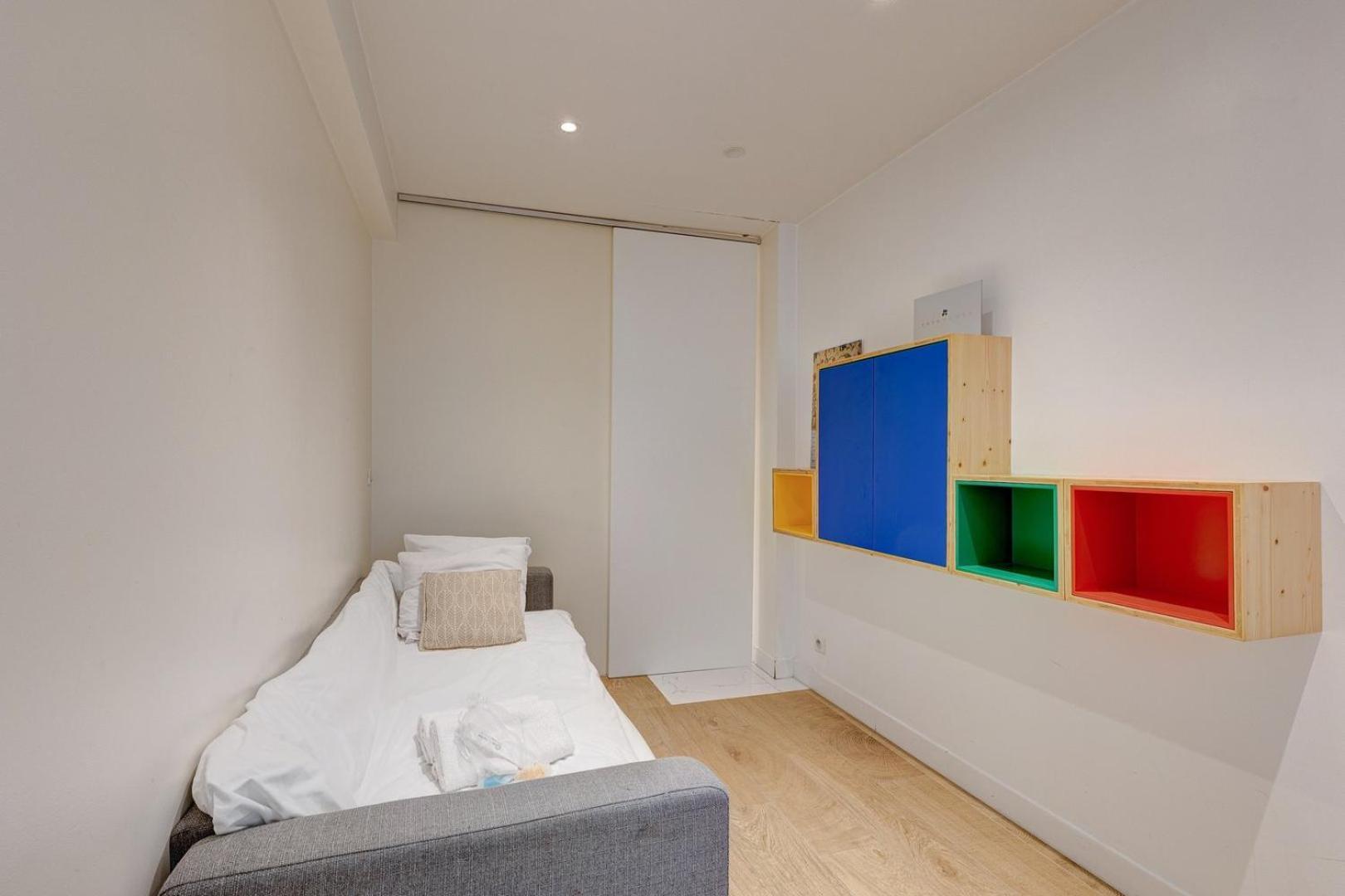 296 Ponceau - Superb In