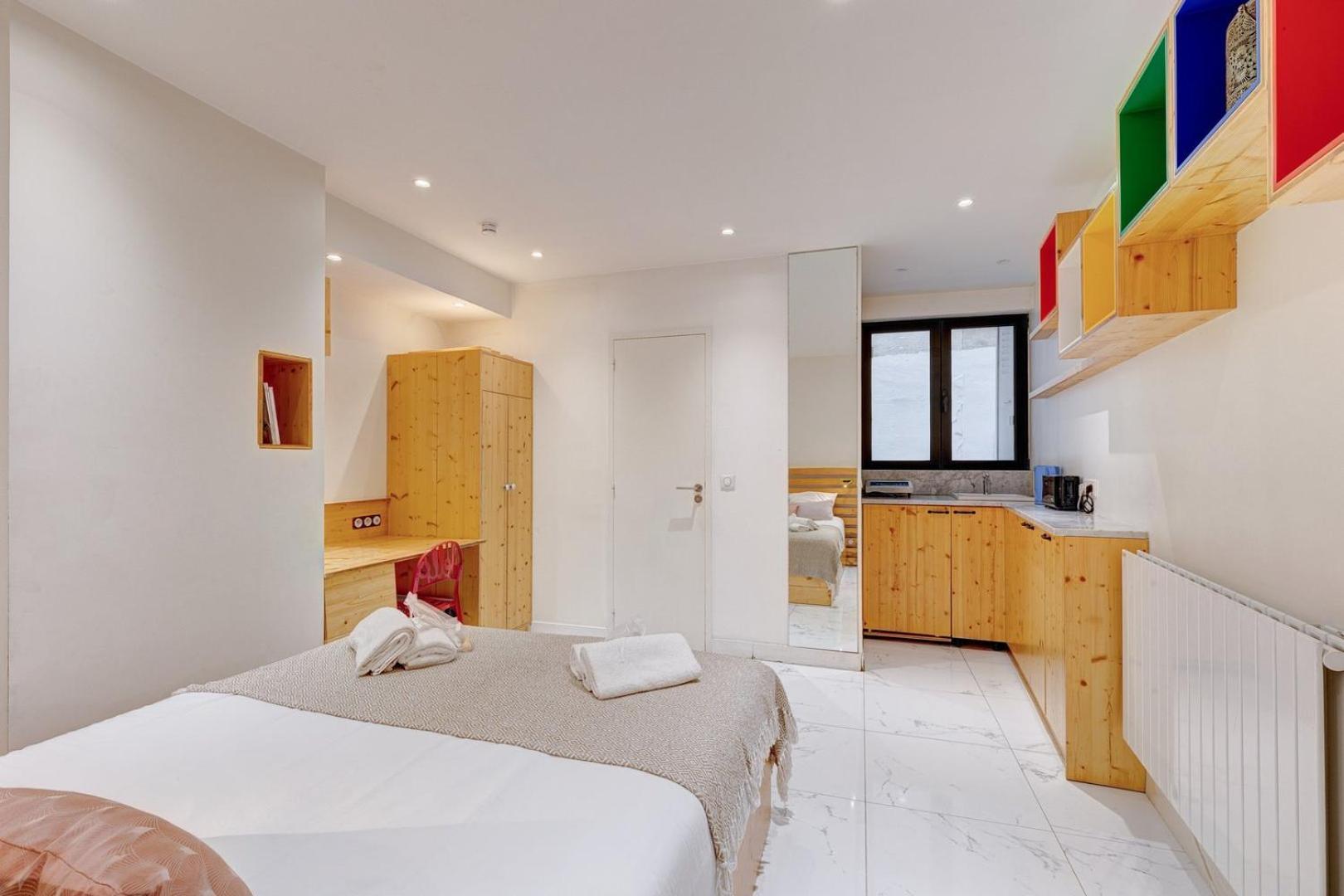 296 Ponceau - Superb In *