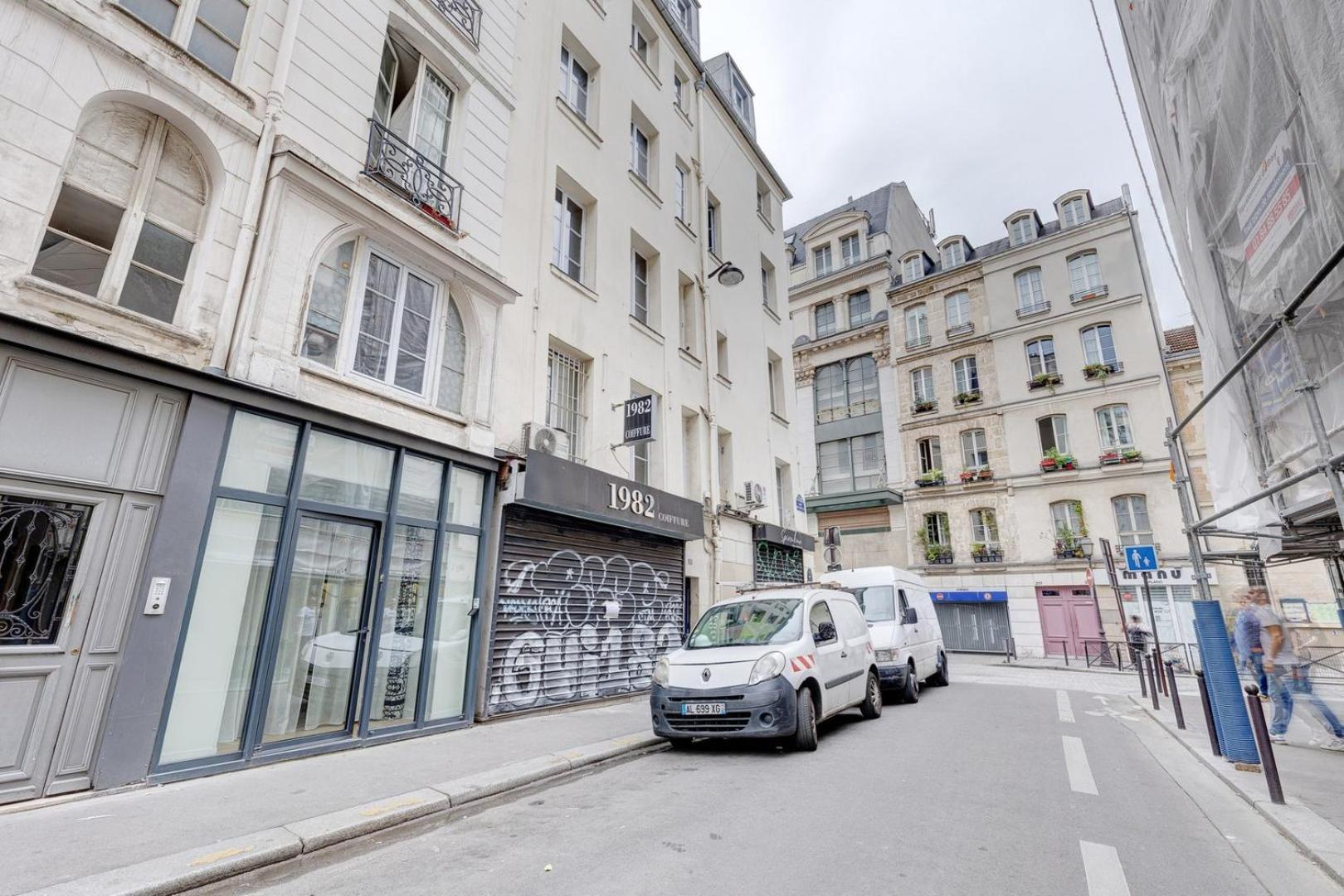 296 Ponceau - Superb In Apartment