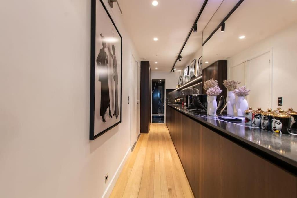 Avenue Montaigne Saint Honore Apartment Paris