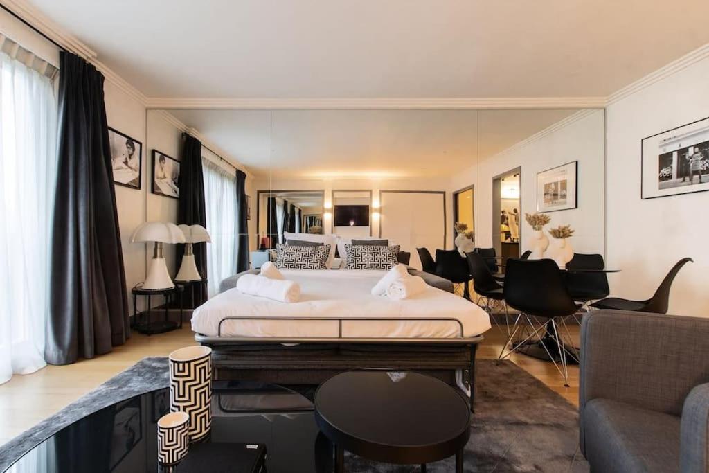 Avenue Montaigne Saint Honore Apartment Paris