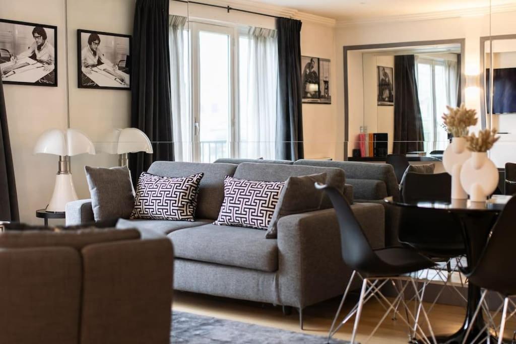 Apartment Avenue Montaigne Saint Honore Paris