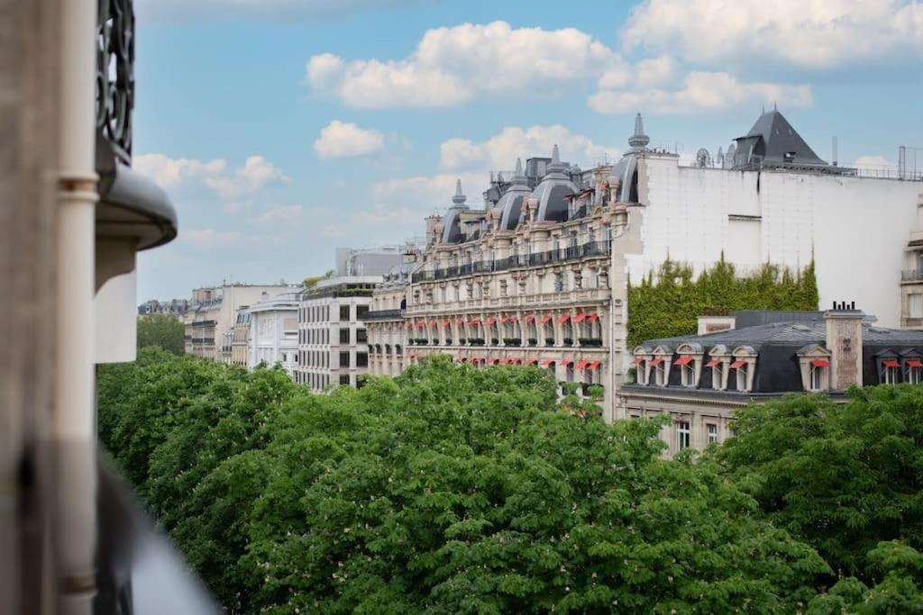 Apartment Avenue Montaigne Saint Honore *