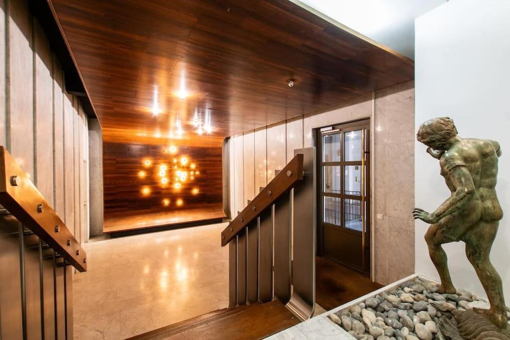 Apartment Avenue Montaigne Saint Honore Paris