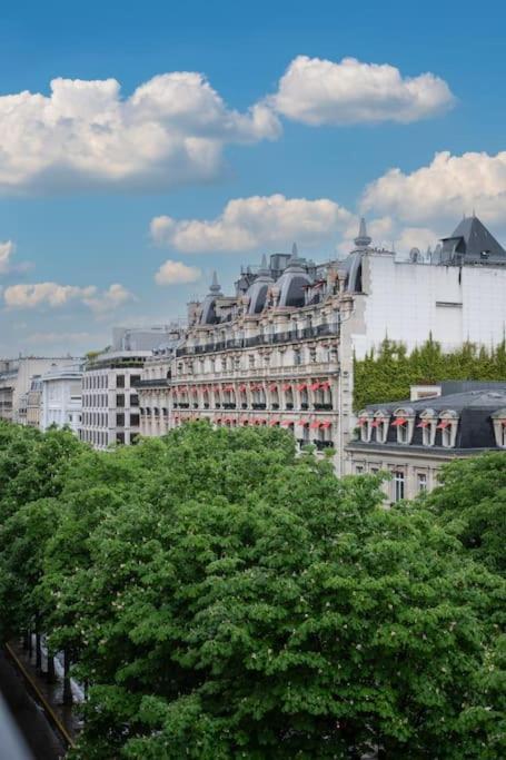 Avenue Montaigne Saint Honore Apartment