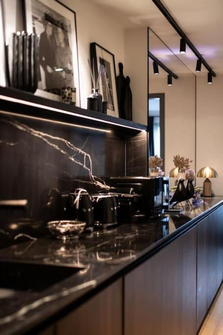 Avenue Montaigne Saint Honore *