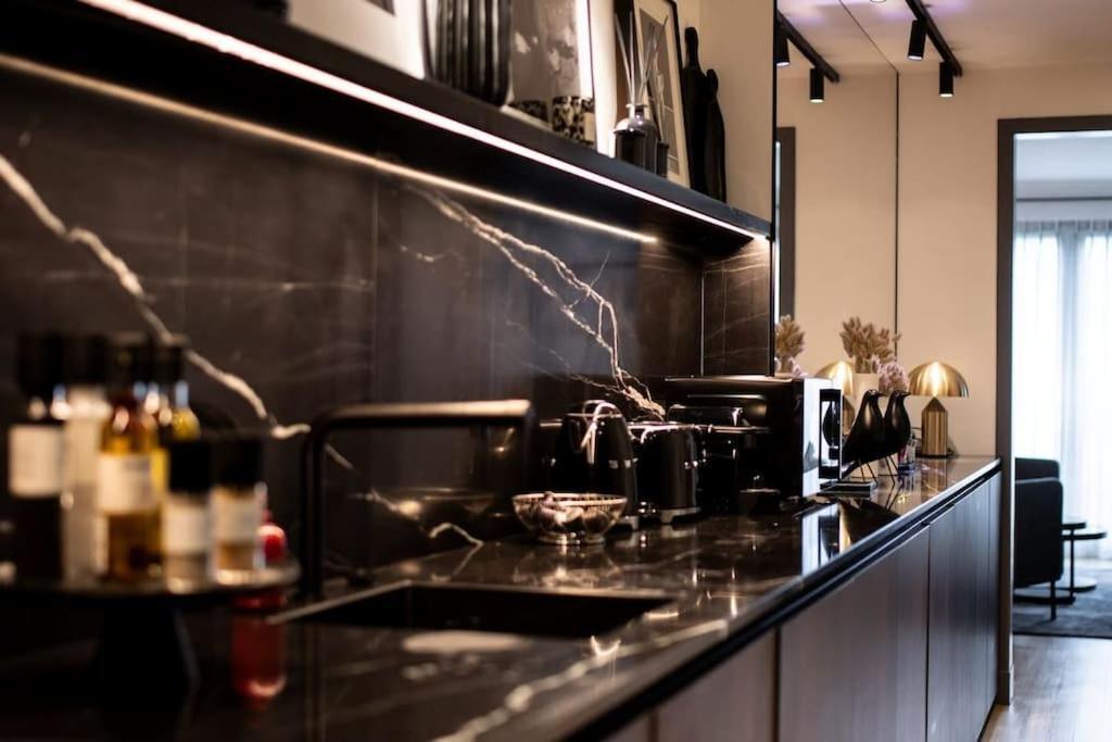 Apartment Avenue Montaigne Saint Honore *