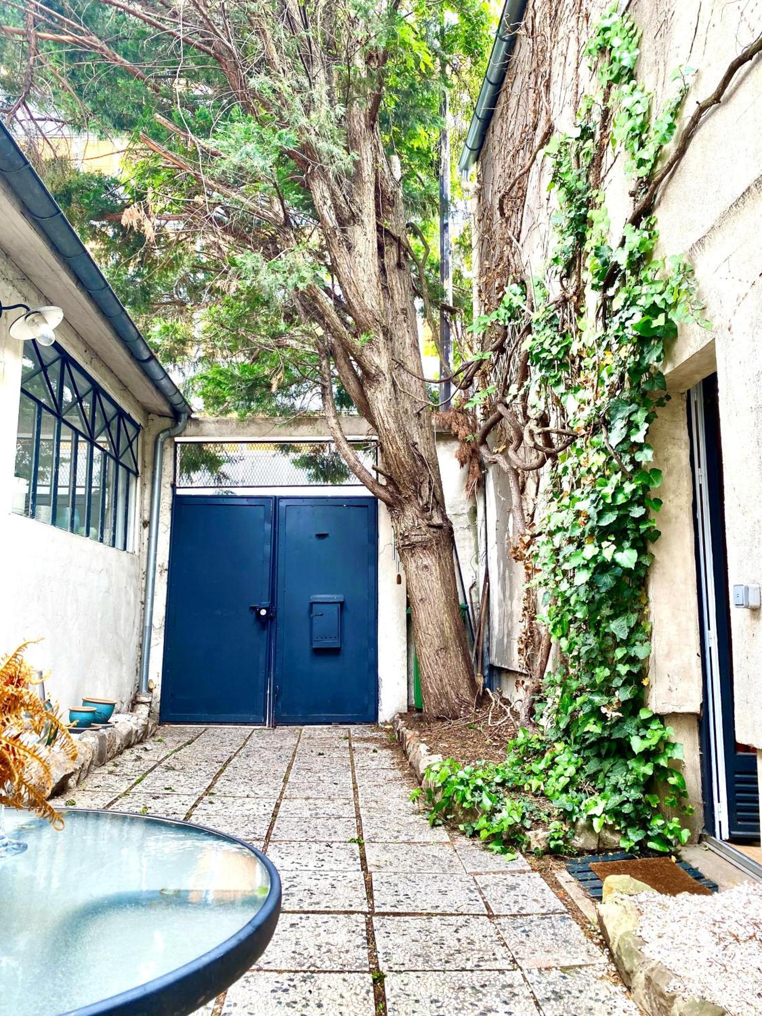 Artist's - & Private Courtyard - 200m2 Villa *