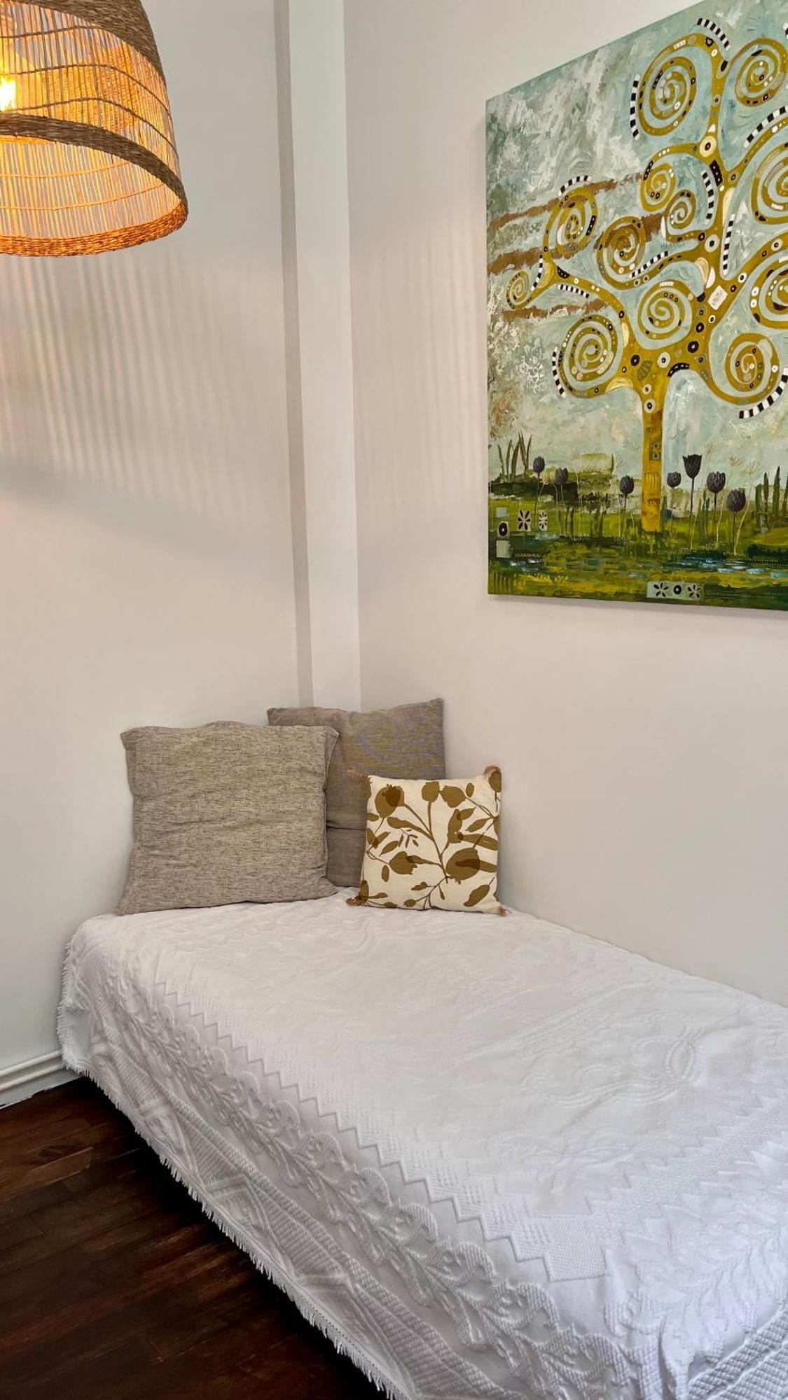 Artist's - & Private Courtyard - 200m2 Villa