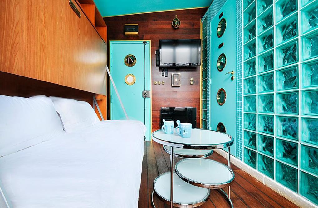 Apartment Marais Tiny Boat Merrib