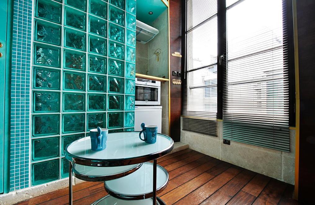 Apartment Marais Tiny Boat Merrib
