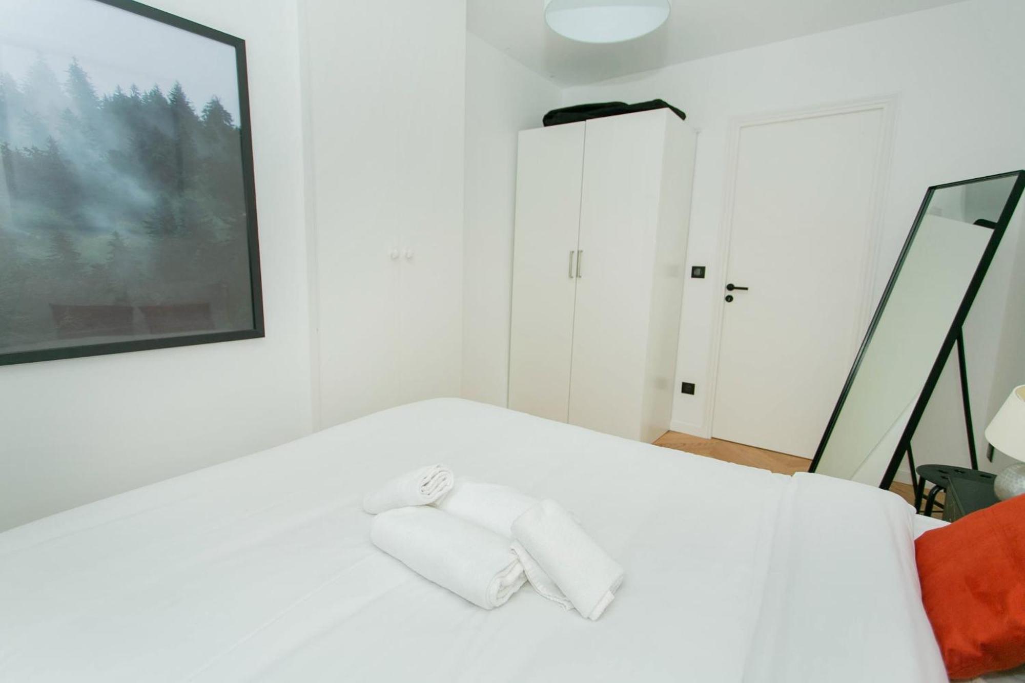 Haussmann - 2br Near Champs-elysees - Cityapartmentstay *